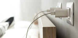 عواقب ترك شواحن الأجهزة موصولة بالكهرباء طوال الوقت!